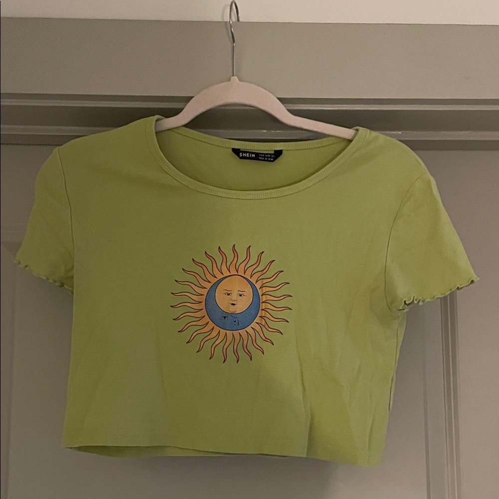 SHEIN Lime Sun Graphic Crop Top